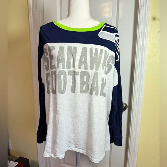 Seahawks Women’s long sleeve shirt size XL
Keyhole back - Picture 1 of 5